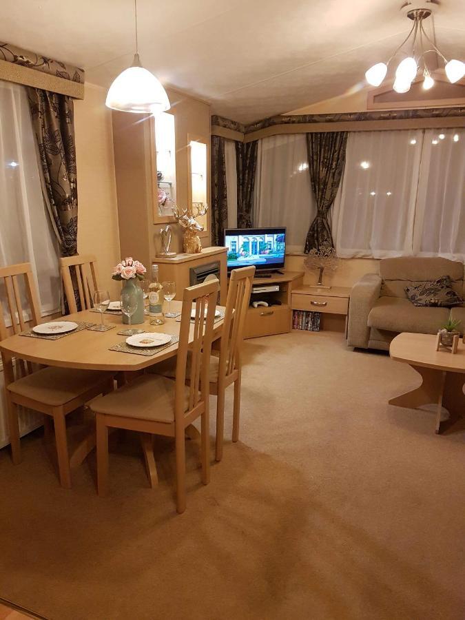 Caravan For Rent At Tattershall Holiday Park מראה חיצוני תמונה